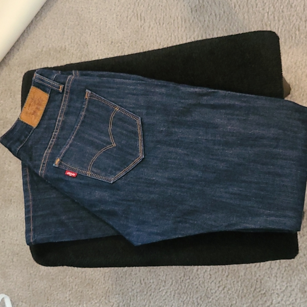 Levi's mid-rise tilted straight dark wash jeans, size 4/27